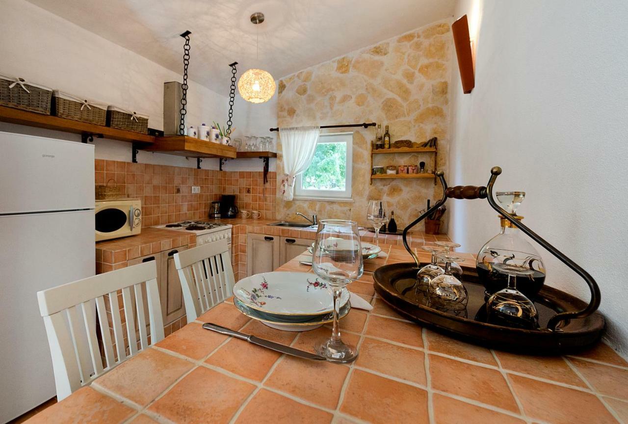 Relaxing Dalmatian House In Village Ljubitovica 外观 照片